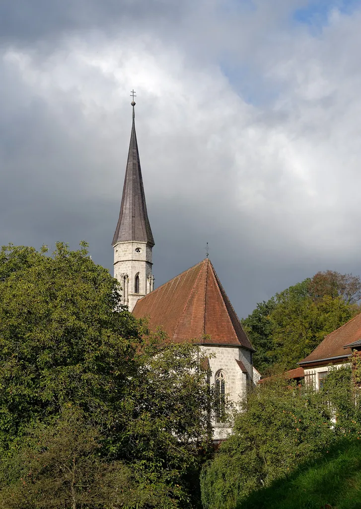This is a photograph of an architectural monument.It is on the list of cultural monuments of Bayern, no. D-1-71-112-84.