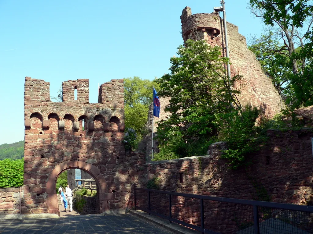 Die Clingenburg oberhalb von Klingenberg am Main, Germany