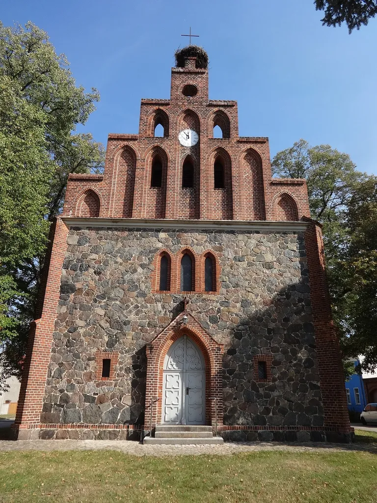 Die evangelische Dorfkirche in Hennickendorf ist eine neugotische Feldsteinkirche in Hennickendorf, ein Ortsteil der Gemeine Nuthe-Urstromtal in Brandenburg. Das Bauwerk entstand 1856 bis 1858 nach Plänen von Stüler vermutlich auf dem Fundament eines Vorgängerbaus aus dem 14. Jahrhundert.