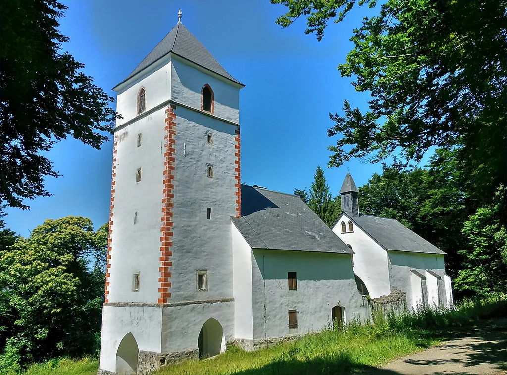 Cerkev_sv._Bolfenka, Hrastje 2