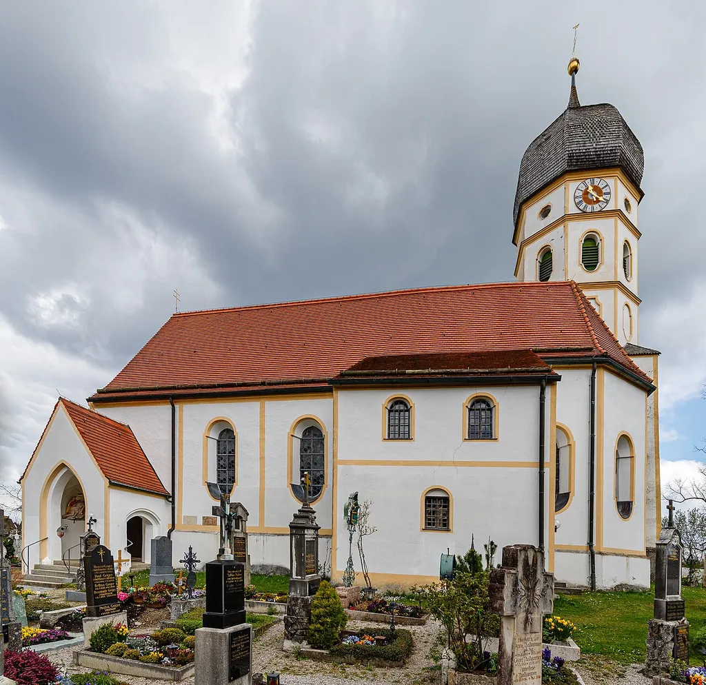 This is a photograph of the architectural monument St. Johannes.It is on the list of cultural monuments of Münsing-Holzhausen, no. D-1-73-137-44. This is a picture of the Bavarian Baudenkmal (cultural heritage monument) with the ID D-1-73-137-44 (Wikidata) church building: St. Johannes Title St. Johannes Instance of church building Located in the administrative territorial entity Münsing Human biblical figure: John the Baptist Title John the Baptist Instance of human biblical figure Significant event John the Baptist in the wilderness and Baptism of Jesus Human whose existence is disputed: Saint George Title Saint George Instance of human whose existence is disputed, human and legendary saint Part of Saint George and the Dragon Significant event Diocletianic Persecution (303), martyrdom of Saint George (303) and worship suppression (1969 and 1970) geographical feature: Cemetery Title Cemetery Instance of geographical feature and type of building Designation: St. Johann Baptist und Georg Depicted part: South side with cemetery Construction time: 1470 Description: Catholic Parish Church St. Johann Baptist and Georg hall church with indented choir and northern onion tower using the former choir tower from 1420, modified in 1611 and 1746 with church equipment Cemetery with wrought iron grave crosses, layout medieval, crosses 18th to 20th century Cemetery wall, plastered, plant medieval Function: catholic church, parish church, hall church, cemetery Place: Municipal part Holzhausen ▷ Municipality Münsing ▷ Rural district Bad Tölz-Wolfratshausen ▷ Upper Bavaria ▷ Bavaria ▷ Germany ▷ Europe Location: Kirchbergstraße House number: 10
