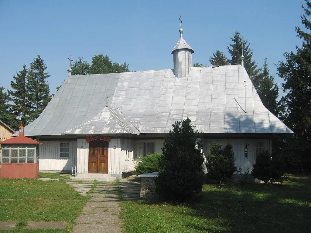 Biserica de lemn din Călineşti-Enache.