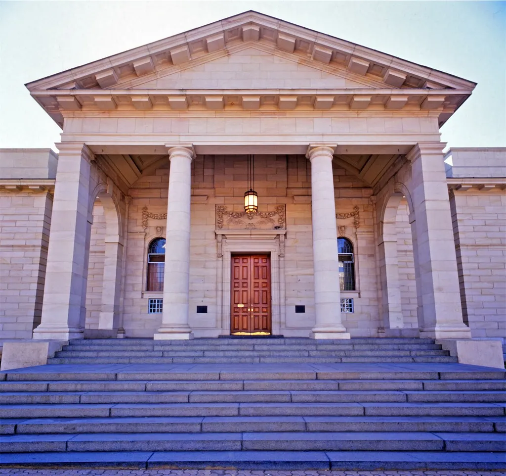 The portico and main entrance of the Johannesburg Art Gallery