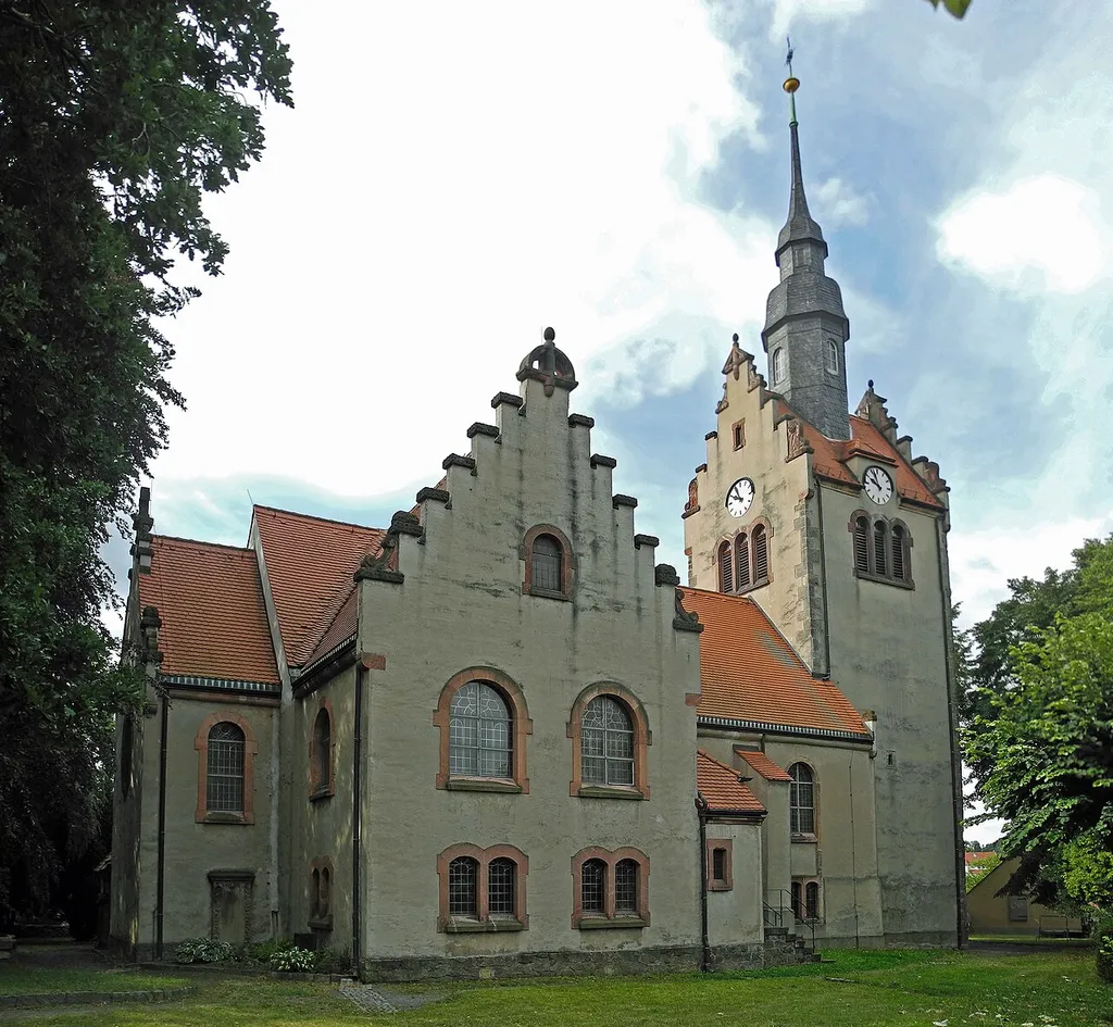 Kreuzkirche in Weißig (Dresden), Hauptstraße