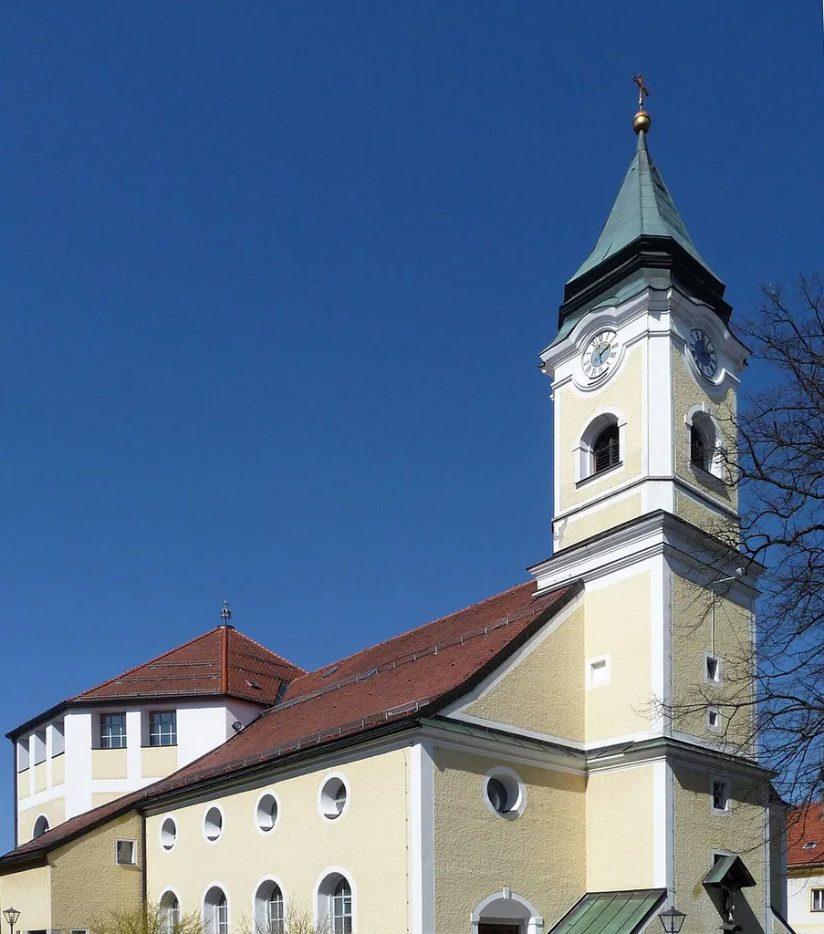 Die katholische Pfarrkirche Mariä Himmelfahrt in Bodenmais