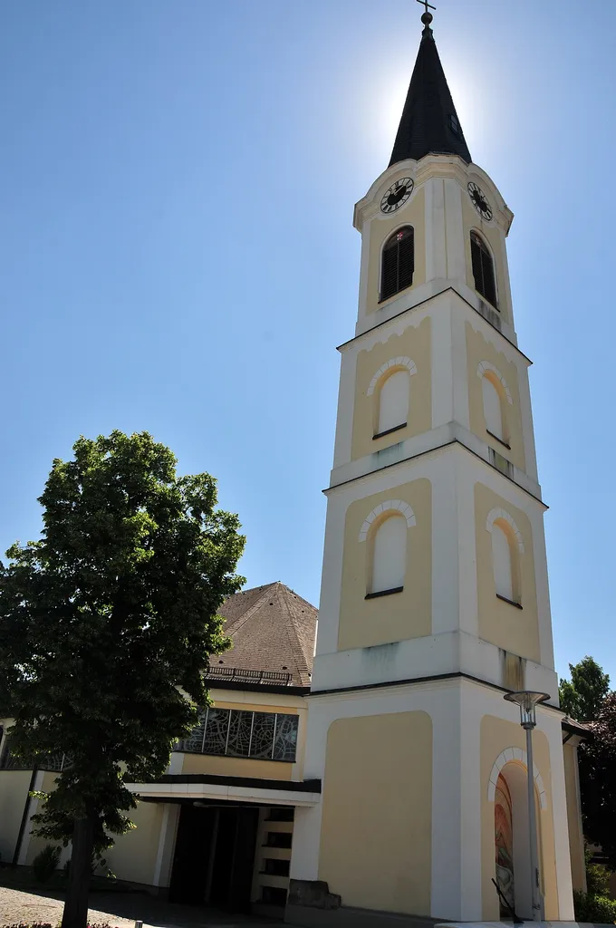 Kath. Pfarrkirche hl. Florian und ehem. Friedhof