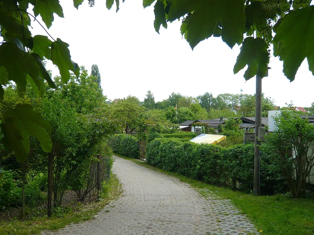 Weißensee, Perler Str. Ecke Liebermannstraße: Kleingärtnerverein "Feldtmannburg"