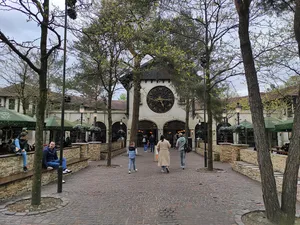 De Oost railway station