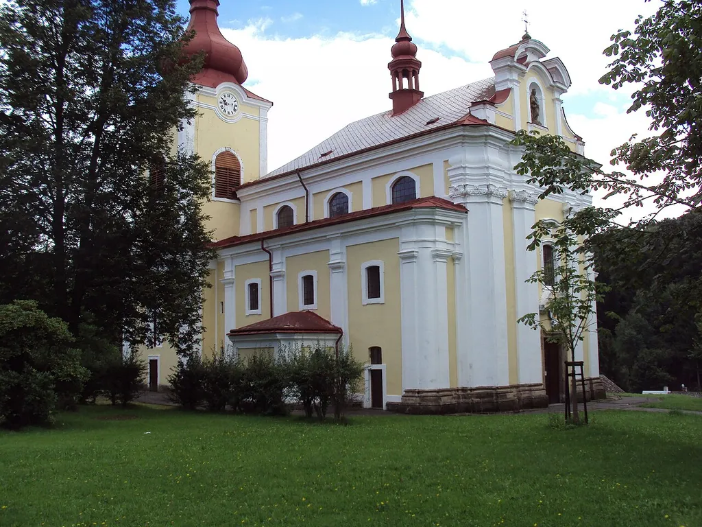 Farní kostel svaté Kateřiny v obci Sloup v Čechách
