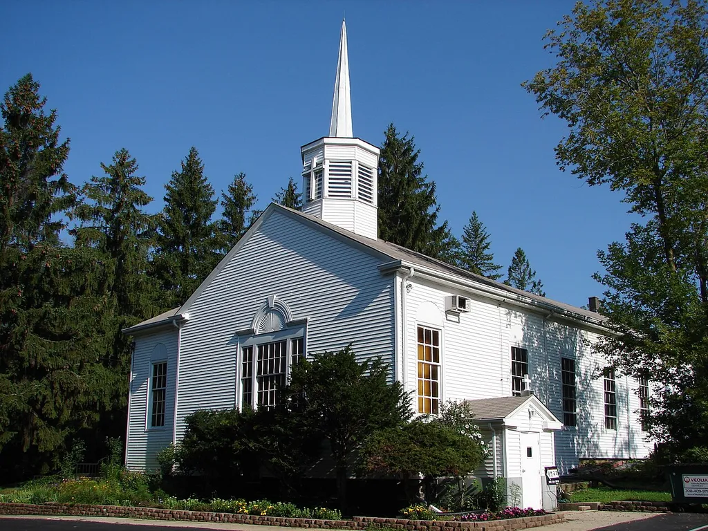 Barrington Center Church in Barrington Hills, Illinois. My own photo taken in August, 2007. I release this to the public domain