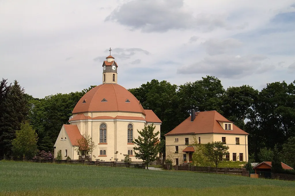 evangelische Johanneskirche mit Pfarrhaus in Kirschau, Sachsen