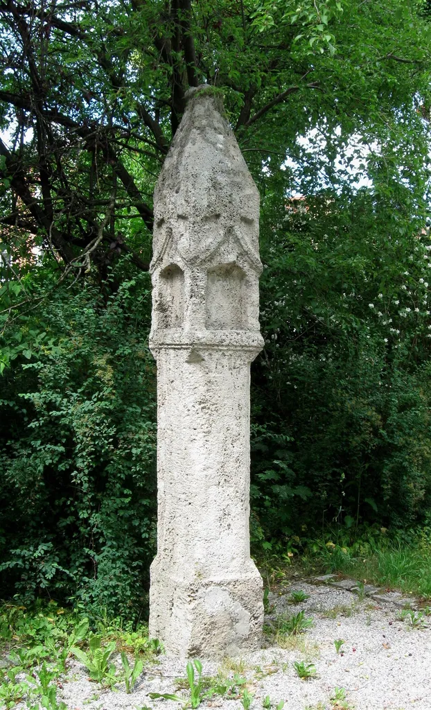 Ebersberger Straße; Burgfriedensäule von 1514, am jetzigen Standort seit 1856