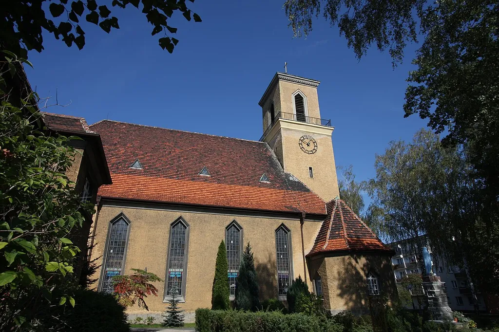 Zbąszynek, ul. Długa 29/30 - dawny kościół ewangelicki, ob. rzymskokatolicki parafialny p.w. Macierzyństwa NMP, mur., 1928-1929
