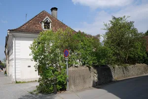 Mauer bei der Pfarrkirche