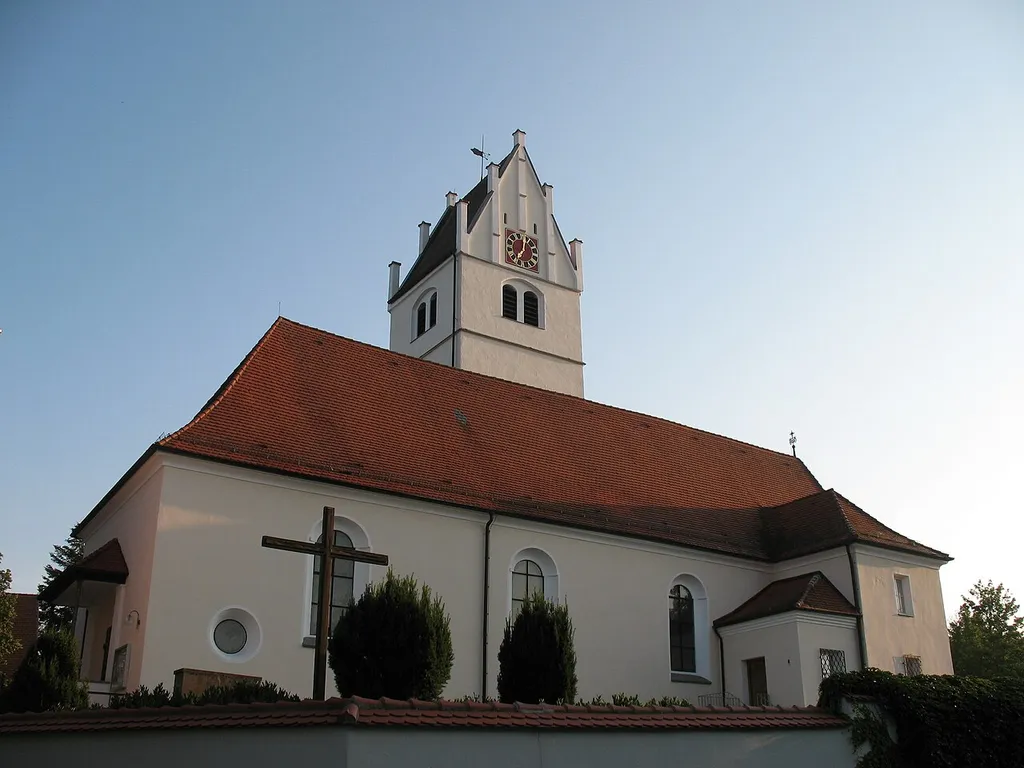 Die Kirche St. Dionysius von Sulmingen in der Süd- Ansicht.