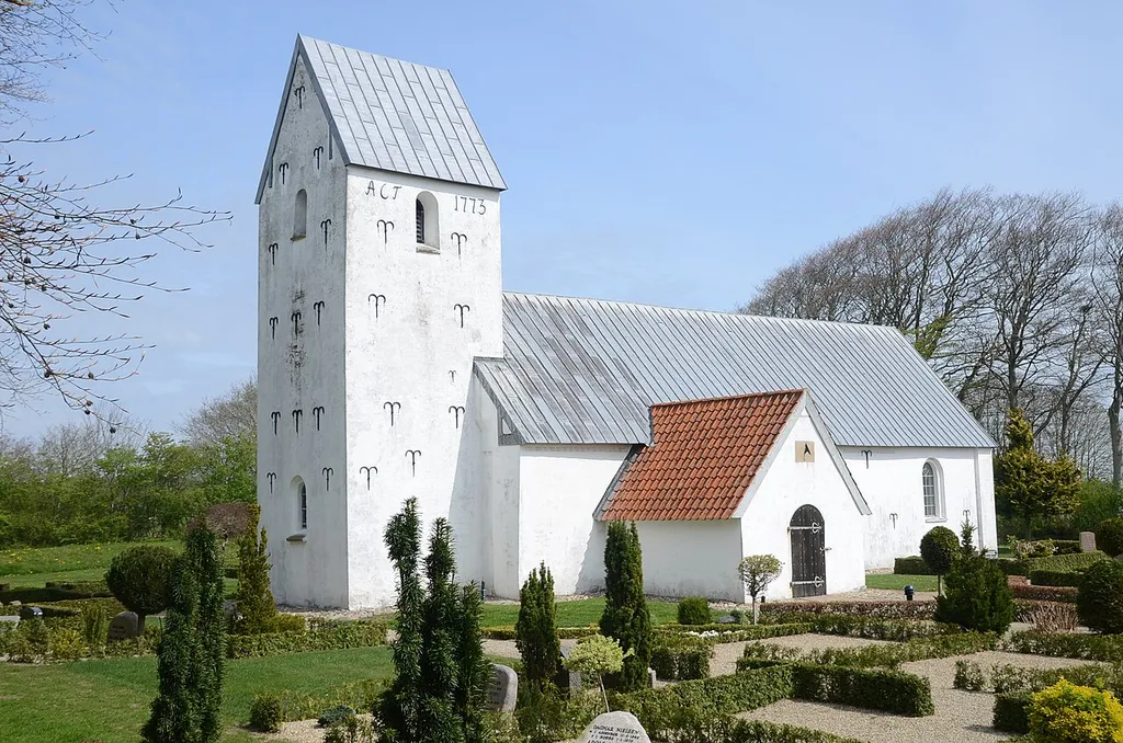 Bygning umiddelbart nord for landsbyen Hodde nordøst for Varde