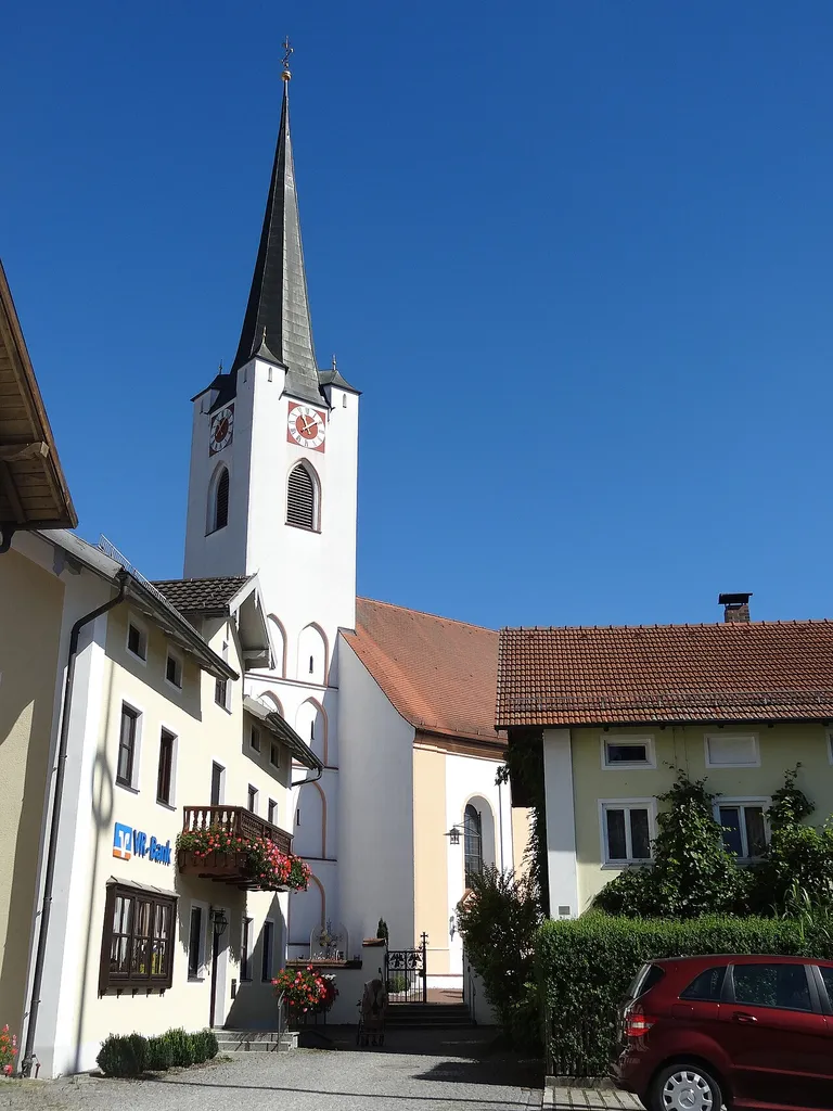 Kath. Pfarrkirche St. Johann Baptist in Binabiburg (Gde. Bodenkirchen, Lkr. Landshut, Bayern)