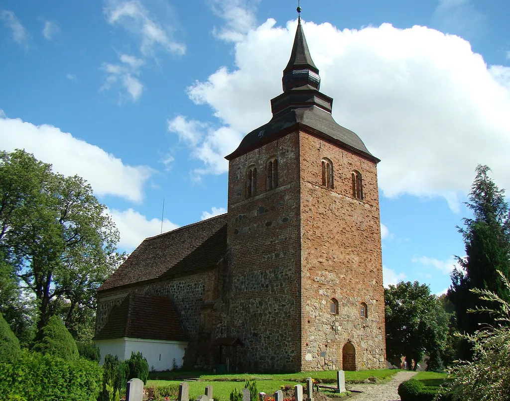 Dorfkirche in Schloen. Foto: Peter Schmelzle 2011