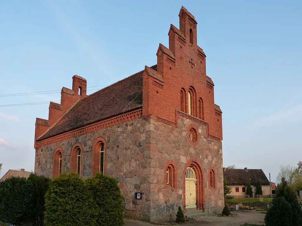 Kirche in Wegezin, Gemeinde Krien, Ansicht von Nordwesten