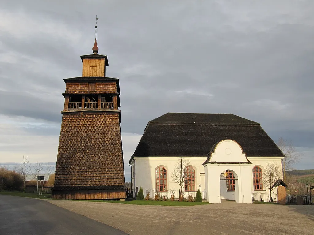Attmars kyrka med klockstapel