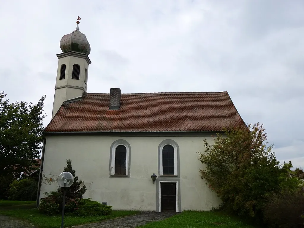 Die Friedhofskapelle in Straßkirchen, Kirchplatz 4 aus dem 18. Jahrhundert -Ursprünglich Beinhaus.