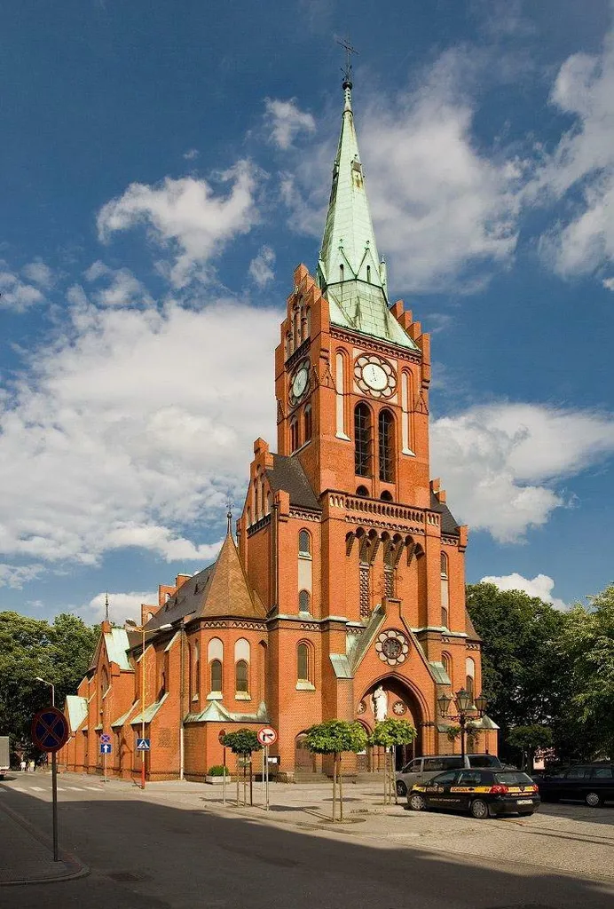 Bodaj największa świebodzińska świątynia. Do 1945 r. był to kościół ewangelicki.