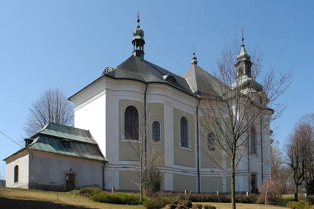 Kirche des hl. Erzengel Michael in der Stadt Morchenstern - Smržovka