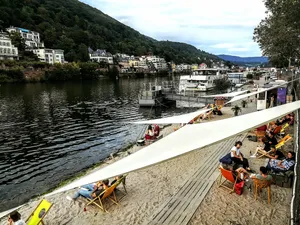 Neckarstrand an der Stadthalle Heidelberg