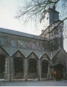 Collégiale Saint-Denis de Liège, vue de la facade