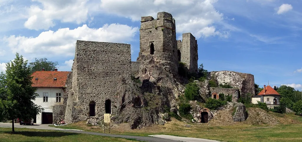 This media shows the protected monument with the number 402-1616/1 CHMSK/402-1616/1,CHMSK/402-1616(other) in the Slovak Republic.
