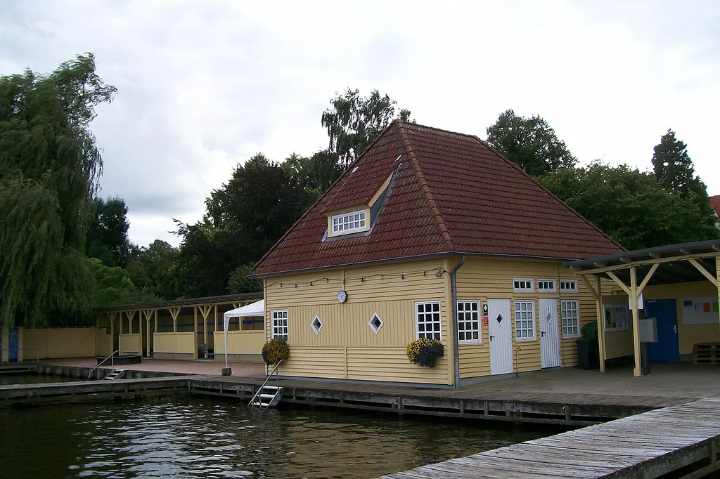 de:Freibad an der Falkenwiese at river Wakenitz in Lübeck, Germany