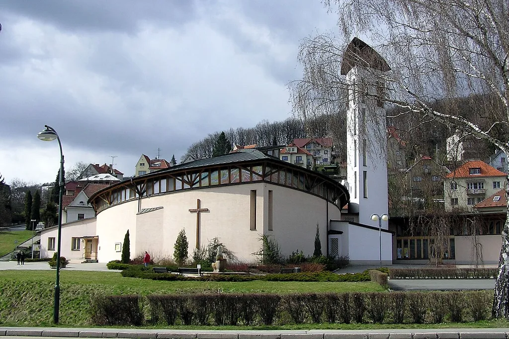 Luhačovice - kostel svaté Rodiny