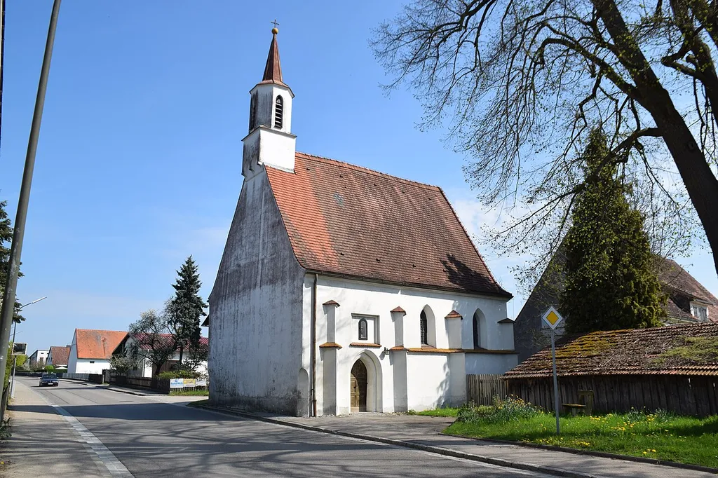 kleine Saalkirche mit Dachreiter