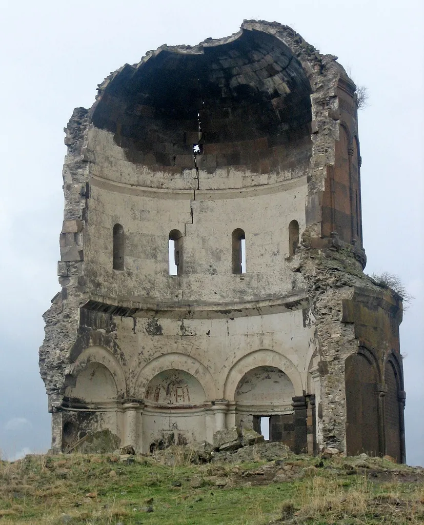 Ani sehrinde yikik kubbe