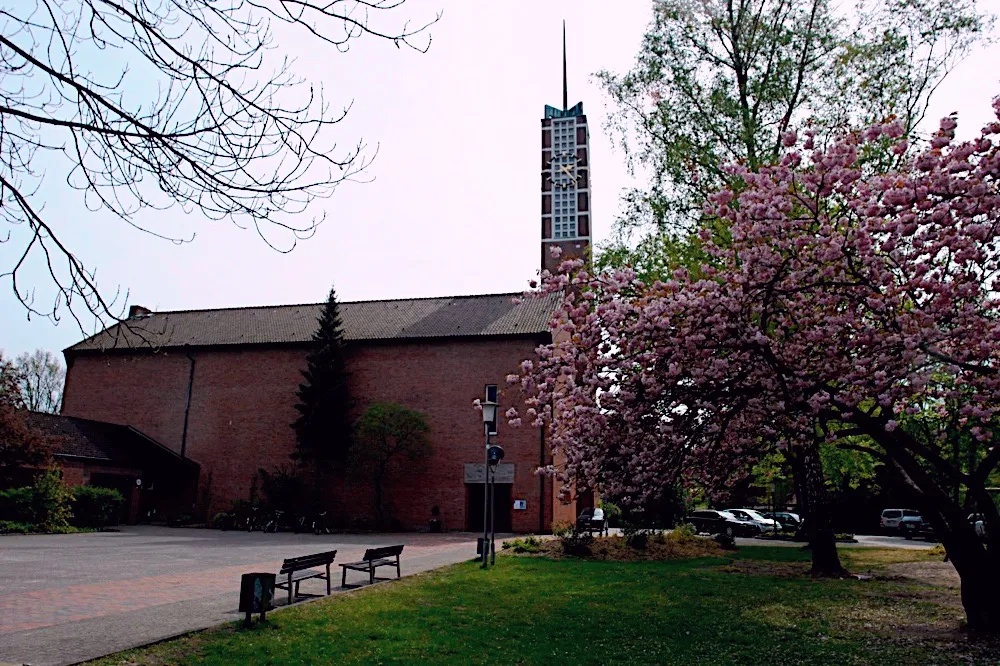 Evangelisch-lutherische Auferstehungskirche in Großhansdorf