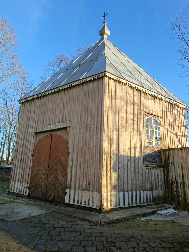 Kuliai churchyard chapel, Plungė District, Lithuania