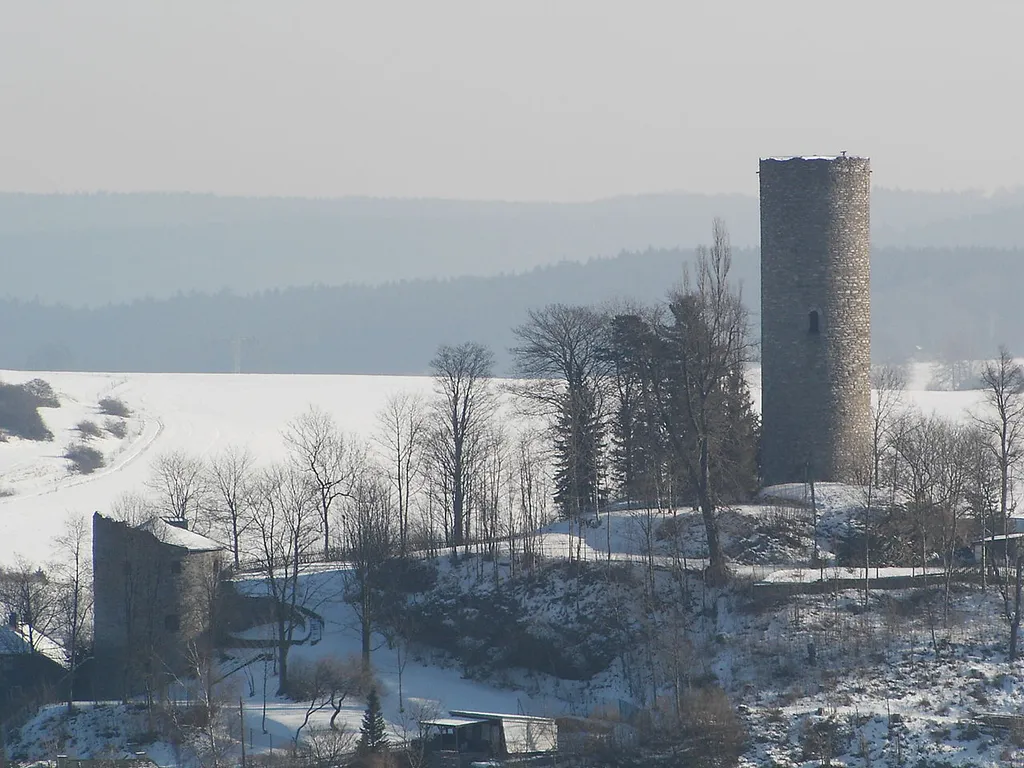 Der Alte und der kleine Turm im winterlichen Bad Lobenstein
