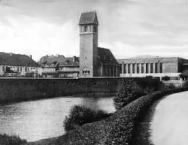 Здание кирхи Христа (разрушена в 1950-е). Находилась в районе начала современной улицы Горького.