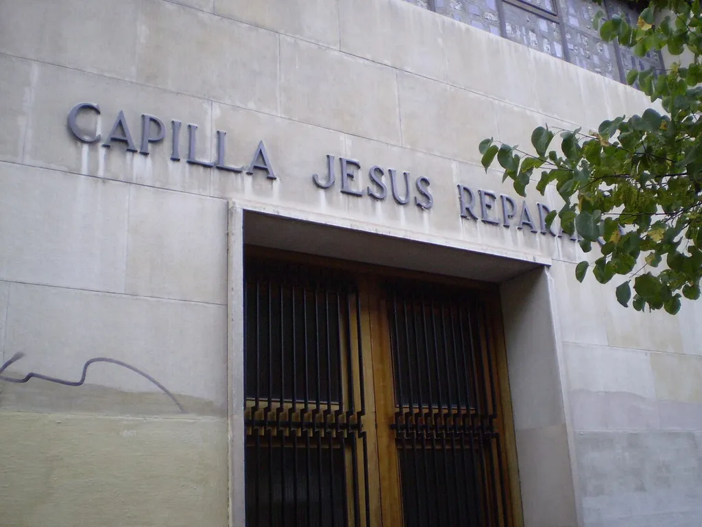 Entrada a la capilla de Jesús Reparador en Zaragoza