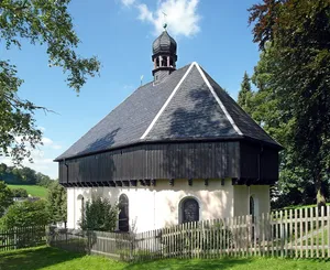 Kirche und Gruft - Sachgesamtheit An der Kapelle -