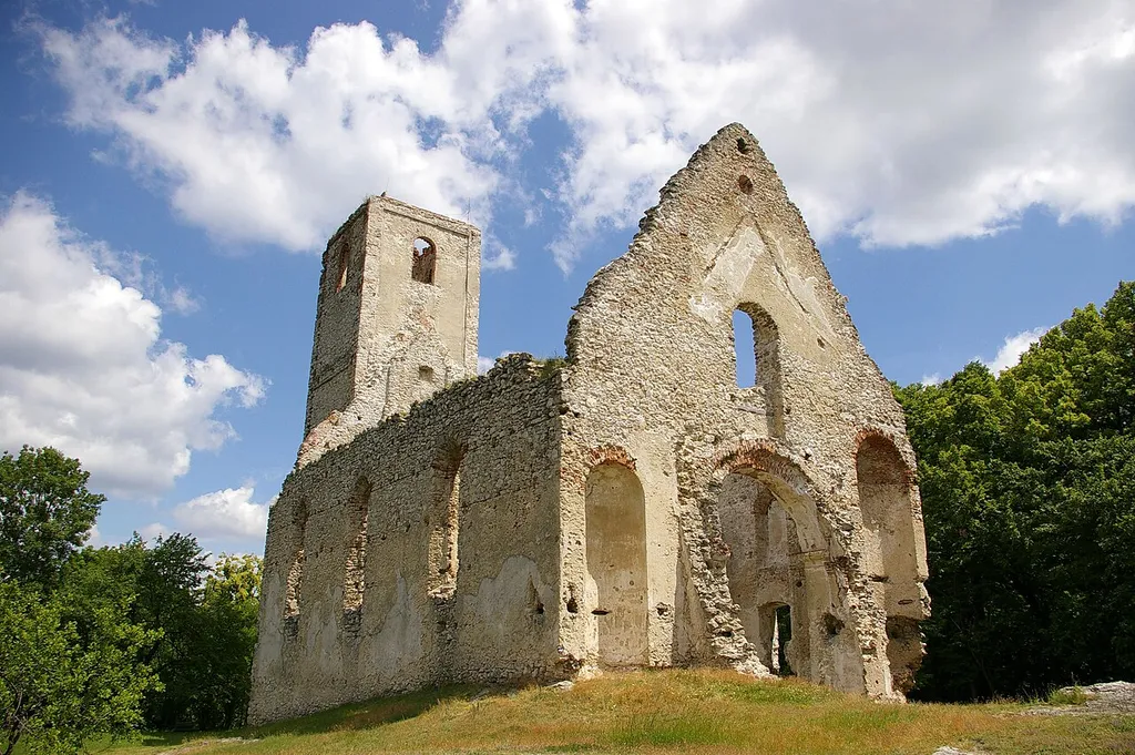 Katarínka. Zrúcanina kostola a kláštora sv. Kataríny.