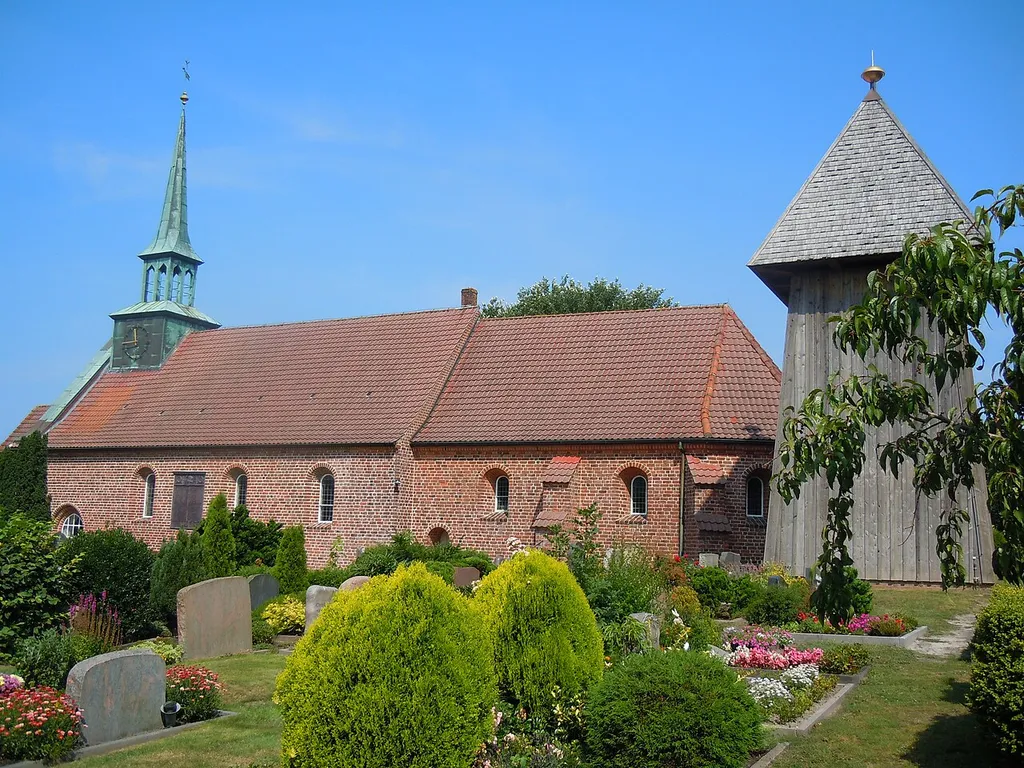 St. Peter-Dorf, St. Petri von Süden gesehen