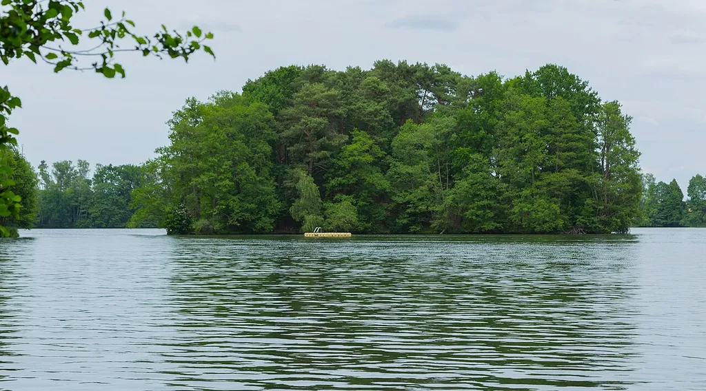 Great Lake Mochow (Großer Mochowsee) between Mochow and Lamsfeld, both districts of Schwielochsee, Landkreis Dahme-Spreewald, Brandenburg, Germany. This small island at the western part of the lake is known as Bunny Hill (Karnickelberg) or Love Island (Liebesinsel).