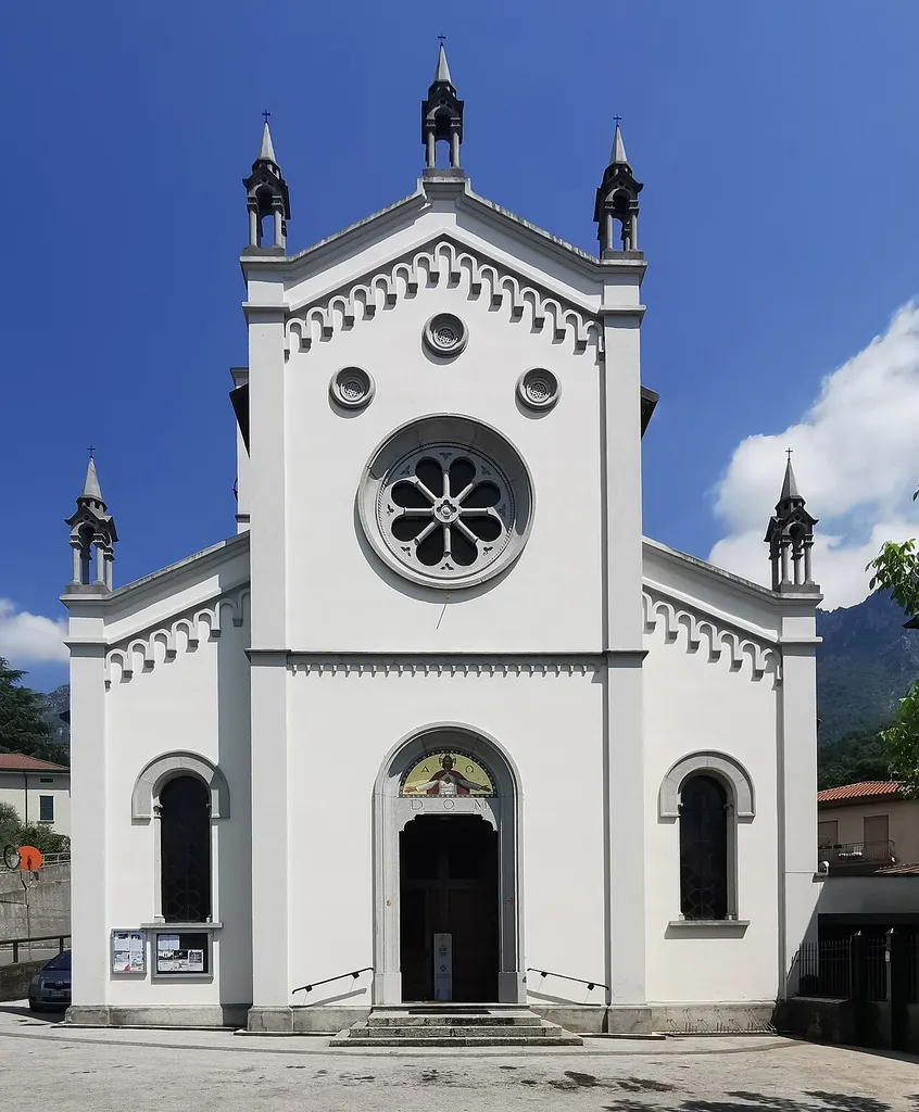 Chiesa Sacro Cuore (Bonacina, Lecco) - facciata