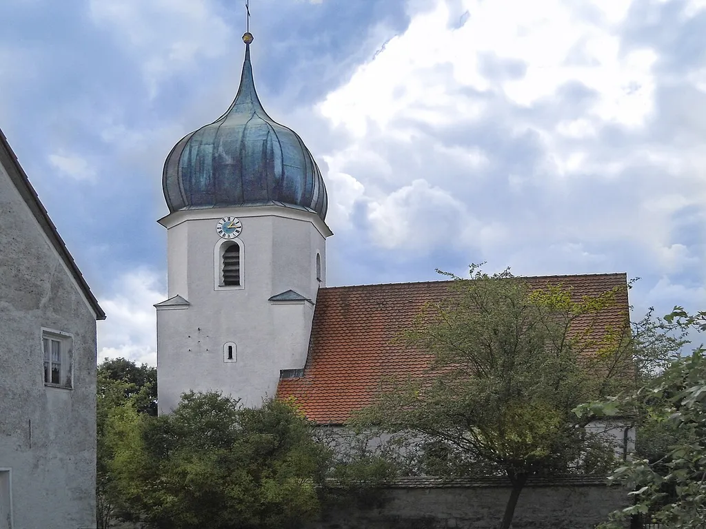 Katholische Kirche von Wallnsdorf, einem Gemeindeteil von Berching im Landkreis Neumarkt in der Oberpfalz