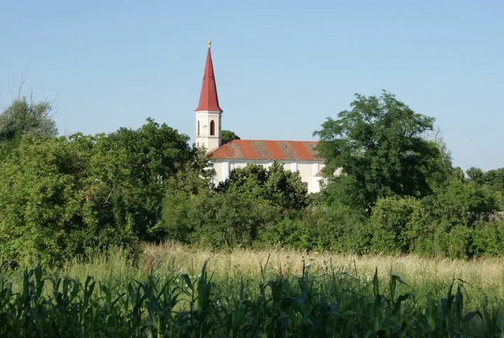 Kostel sv. Antonína - pohled od Hrabětické kalvárie