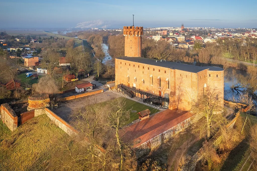 Widok z drona na zamek po renowacji zakończonej w styczniu 2024 roku.