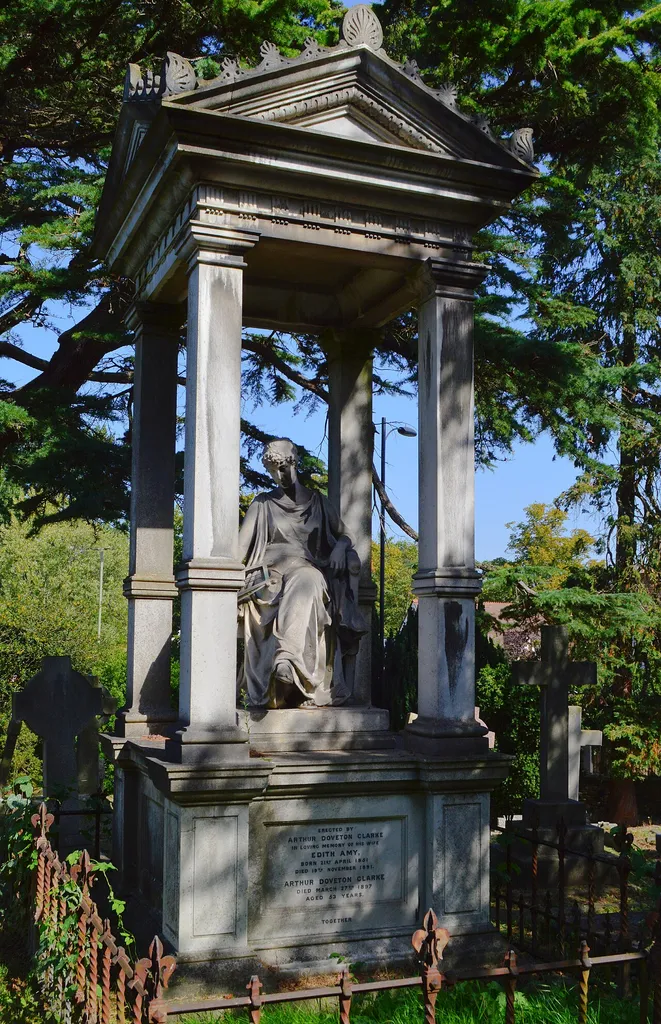 Esher, Christ Church, tomb of Edith and Arthur Doveton Clarke