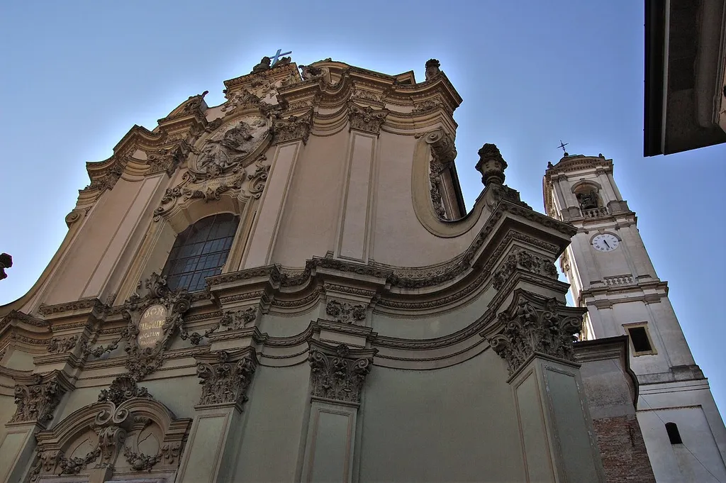 Facciata della Chiesa della Maddalena, Lodi