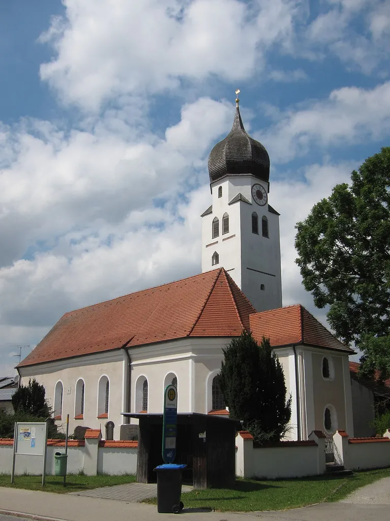 Kirchötting; Katholische Filialkirche Zu unserer lieben Frau (vormals Mariae Geburt); Saalkirche mit breitem Zwiebelturm, 2. Hälfte 15. Jahrhundert, Sakristei 1779; mit Ausstattung.
